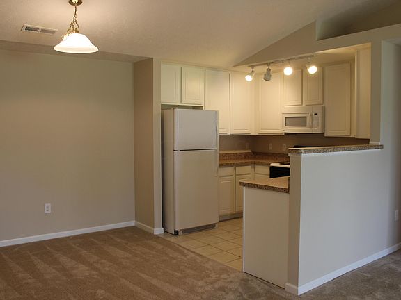 5th image of 662 Fairbury Way #13-A