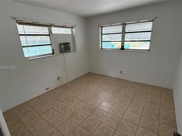 4940 SW 28th Ter #S — Photo 8