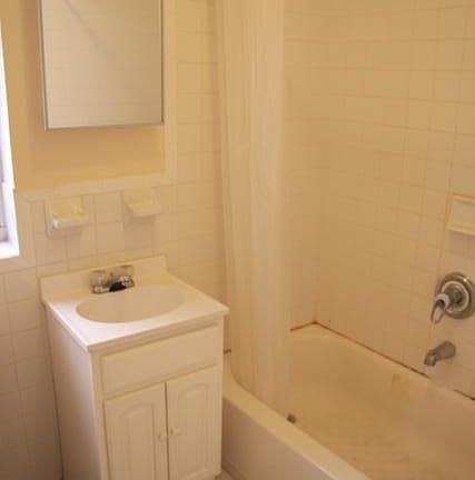 4th image of 10 Midwood St APT 2H