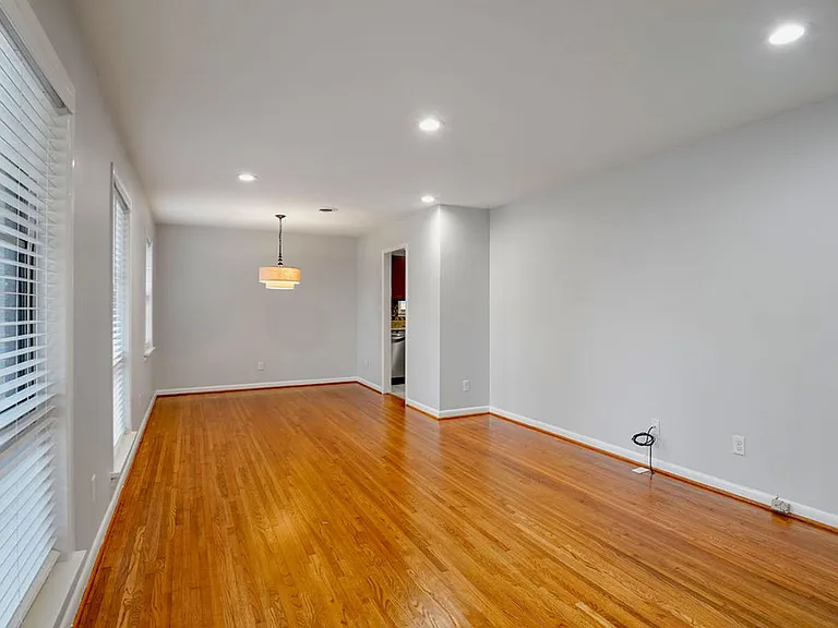969 Oak Grove Rd — Photo 6