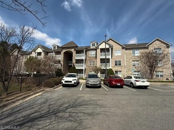 7108 W Friendly Ave Unit 311, Greensboro, NC 27410