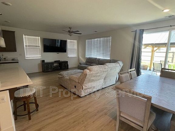 4th image of 1060 Lyonia Cir