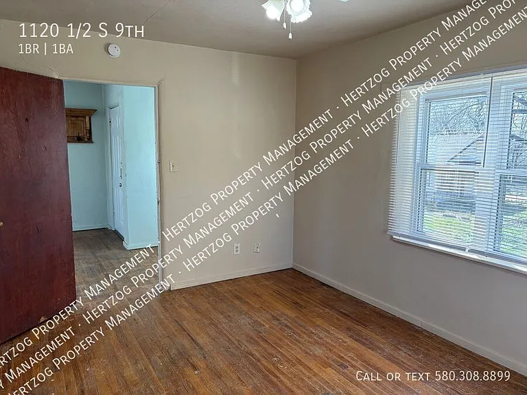 1120 1/2 S 9th St — Photo 14