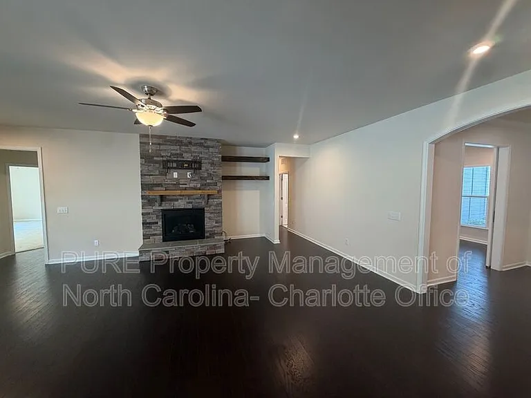 13818 Berkley Ave — Photo 6