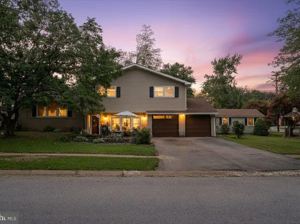 2111 Coventry Dr, Wilmington, DE 19810