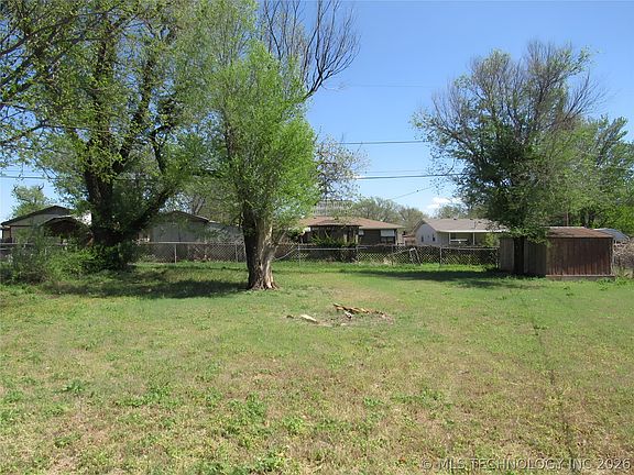 3rd image of 324 SE Edgewood Ave