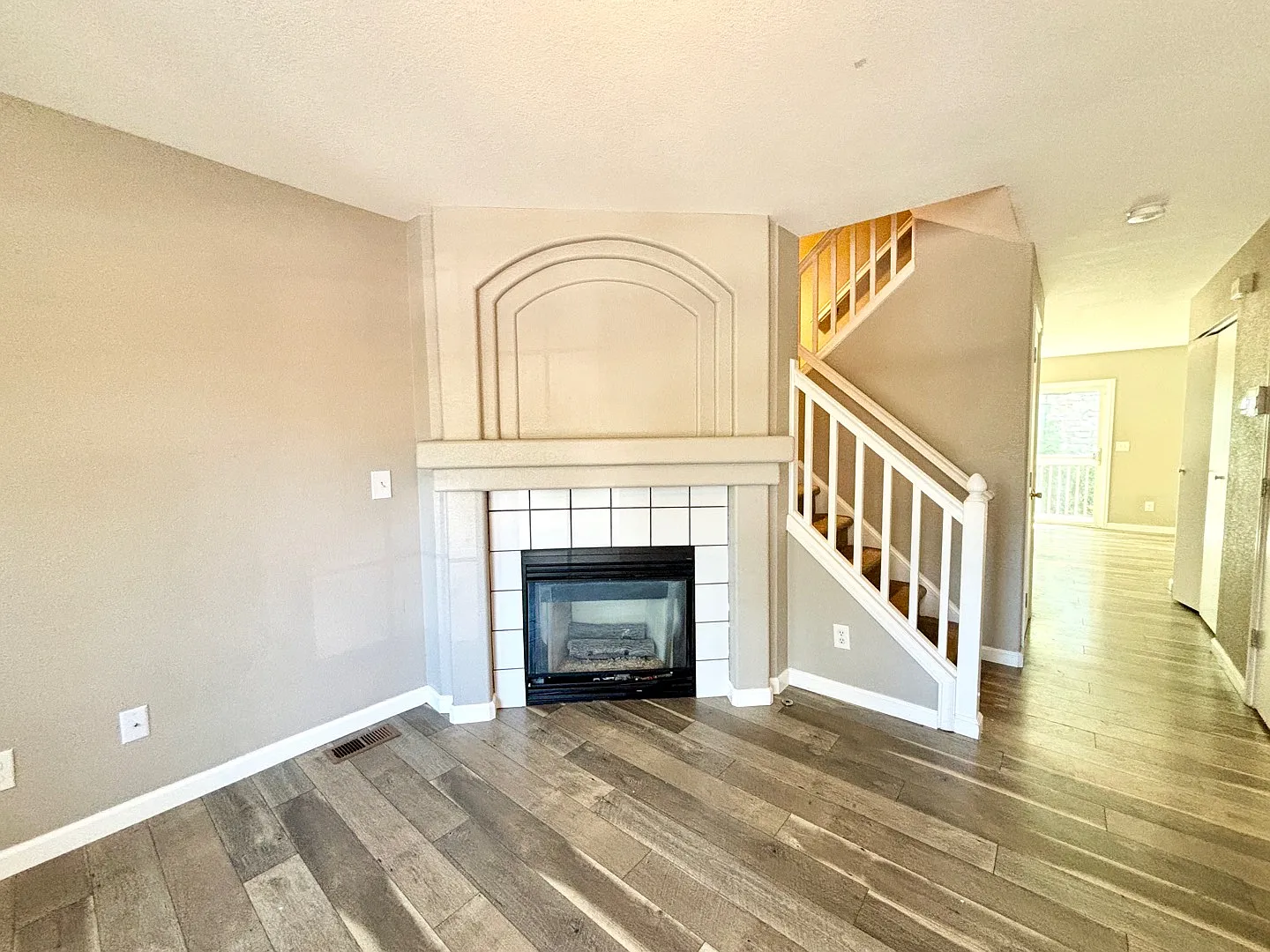 3 bed, 1092 sqft, $2,300 — Photo 4