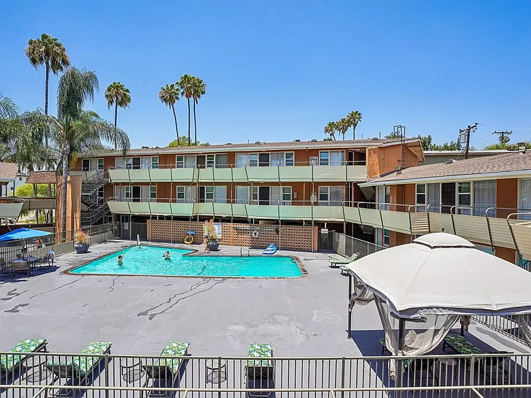 Terraces at South Pasadena Apartments — Photo 13