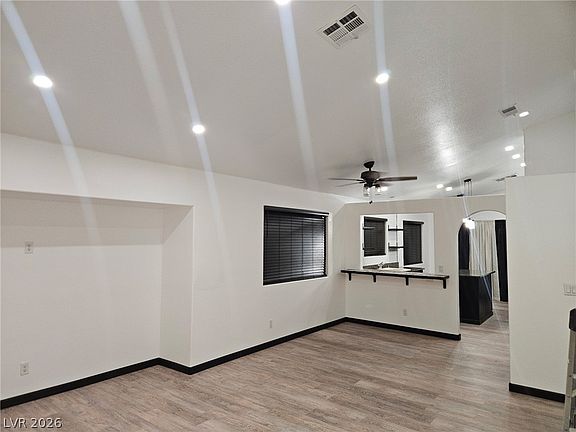 5th image of 4440 Minaret Way