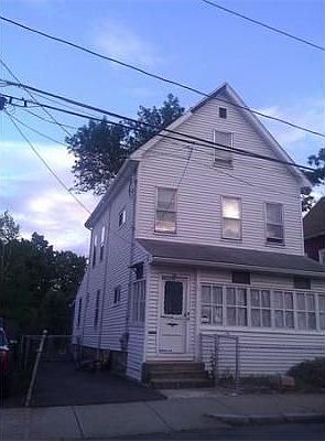 2nd image of 14 Wentworth St