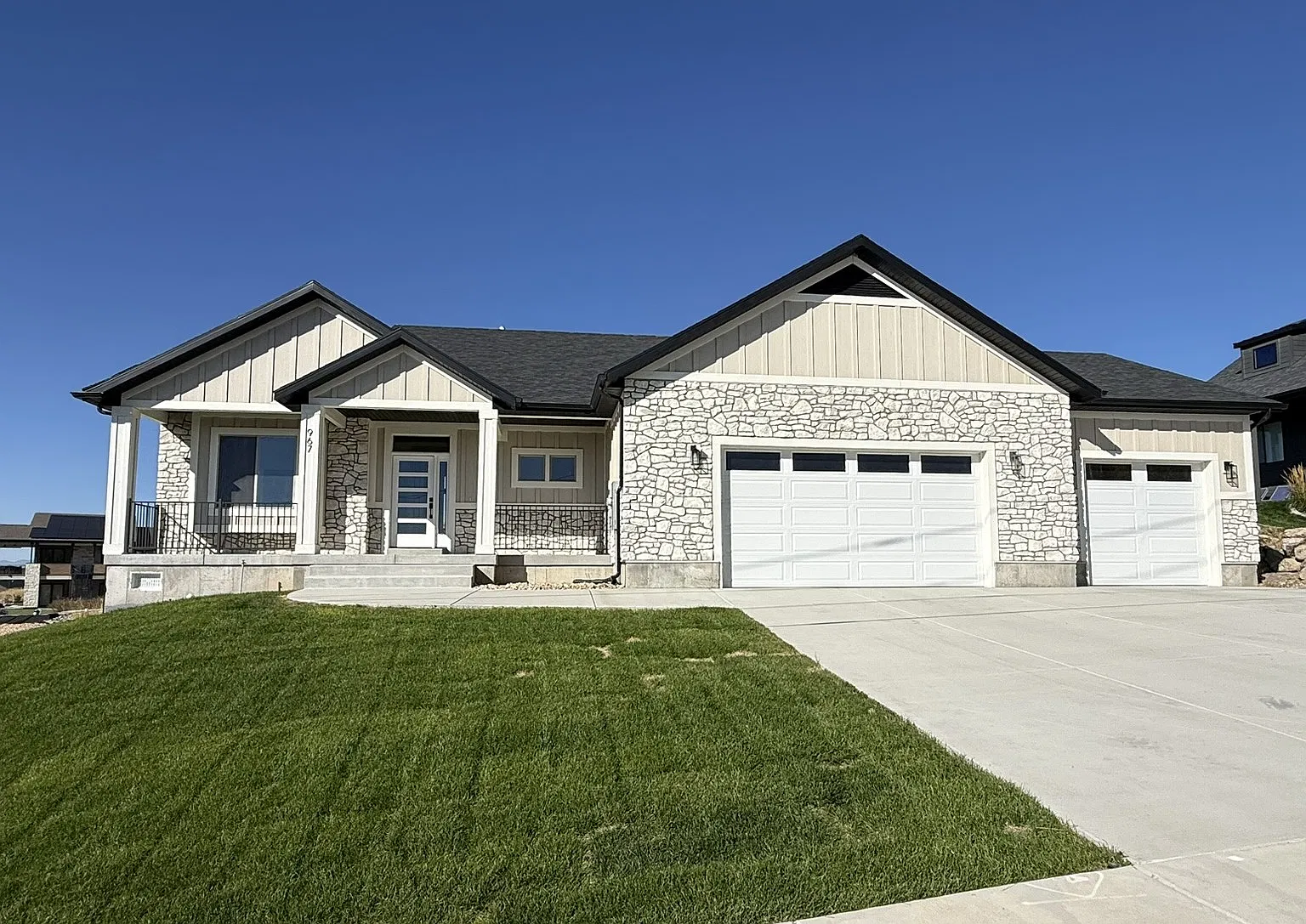 5 bed, 3652 sqft, $4,700 — Photo 1