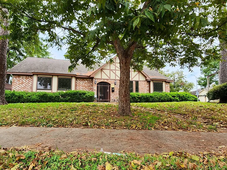 5727 Arbor Vitae Dr — Photo 2