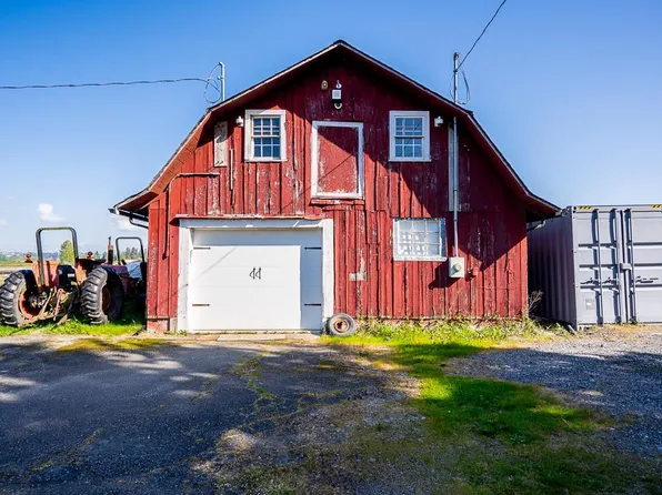15675 40th Ave, Surrey, BC V3Z 1E6