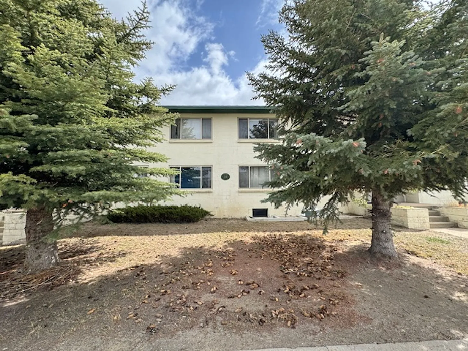 218 W Walnut — Photo 3