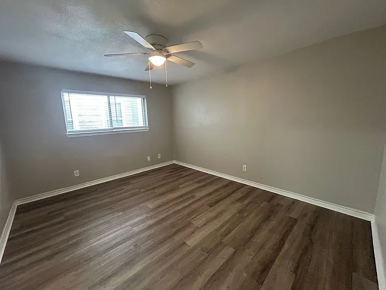 1310 Goodhue Dr — Photo 6