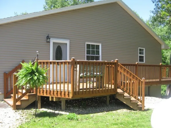 1553 Cottonwood Dr, Victoria, IL 61485