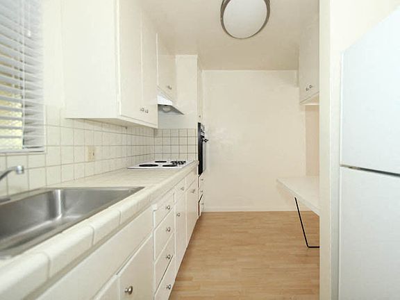 2nd image of 469 Grant Ave APT G