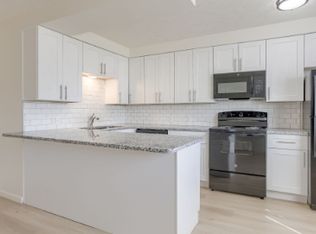 1056 S 29th St #8, Omaha, NE 68105
