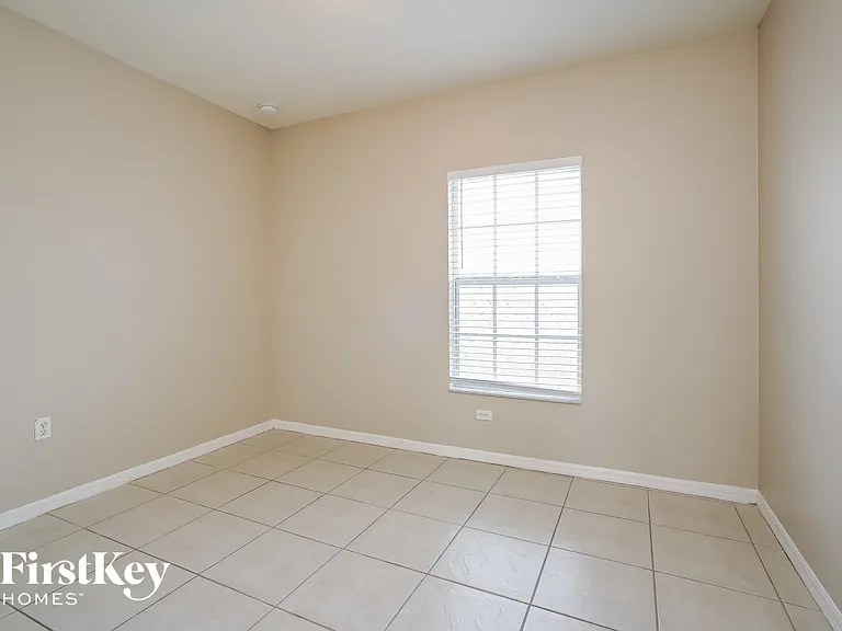1131 Ermine St E — Photo 12