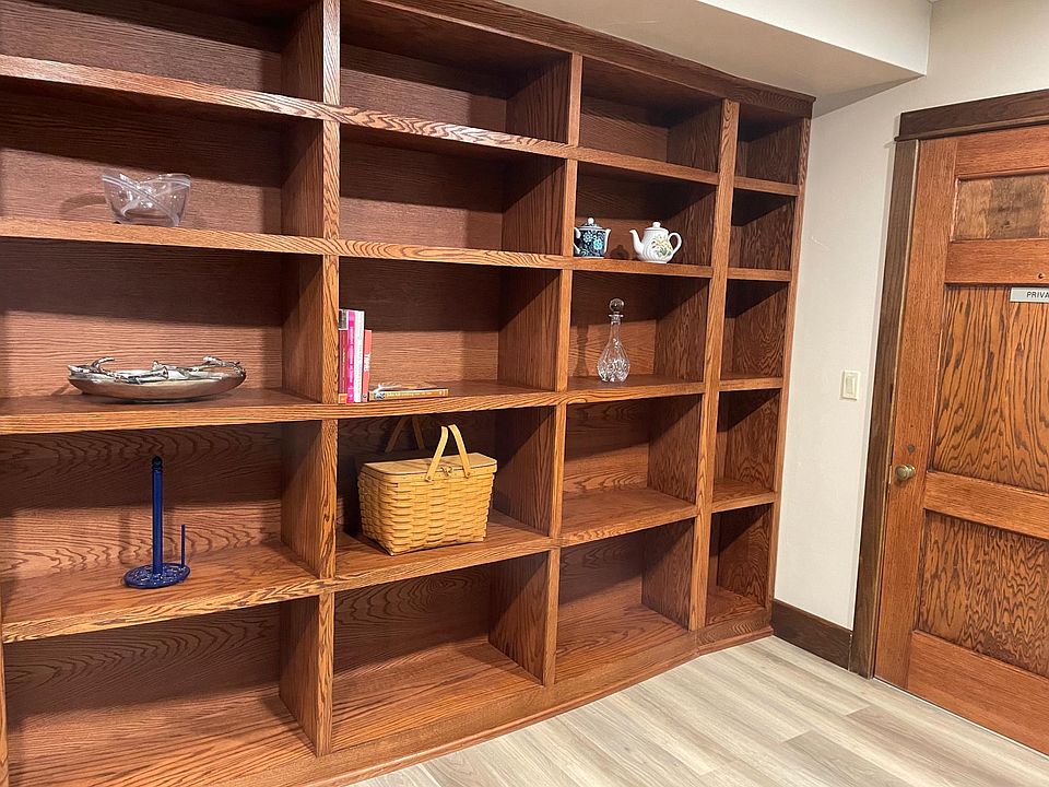 Beautiful built-in shelves in kitchen for lots of storage