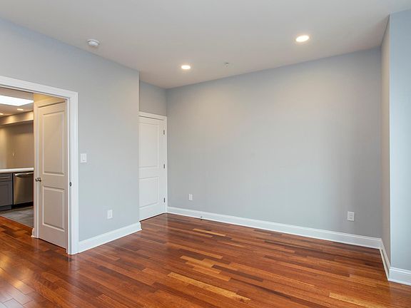 4th image of 1646 N Marshall St #3