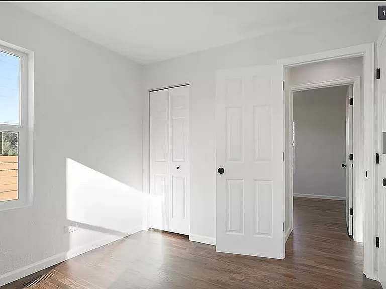 1095 Irving St — Photo 10