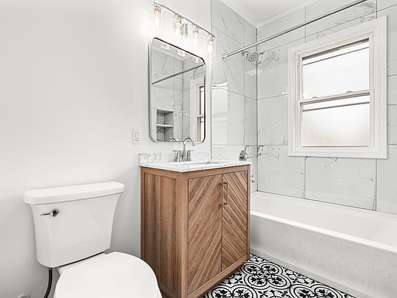 4th image of 152 Maplewood Ave #2B