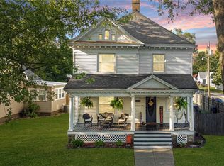 1219 Monroe Ave, Charleston, IL 61920