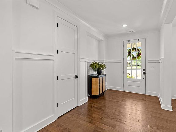3rd image of 547 Muirfield Way