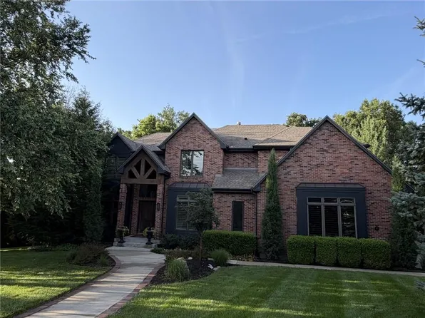 301 NW Rockhill Cir, Lees Summit, MO 64081