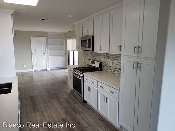 3rd image of 846 W Highpoint Dr