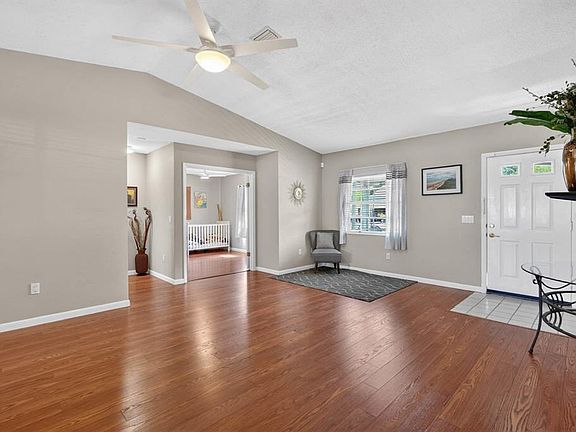 4th image of 46 WOOD CEDAR DRIVE