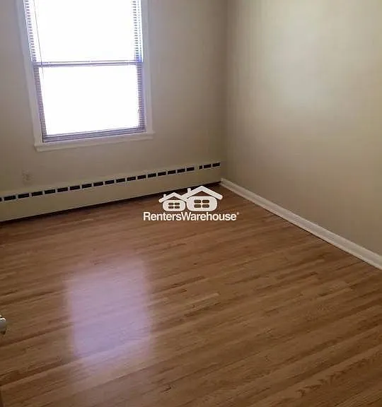 2108 Grand Ave S — Photo 8