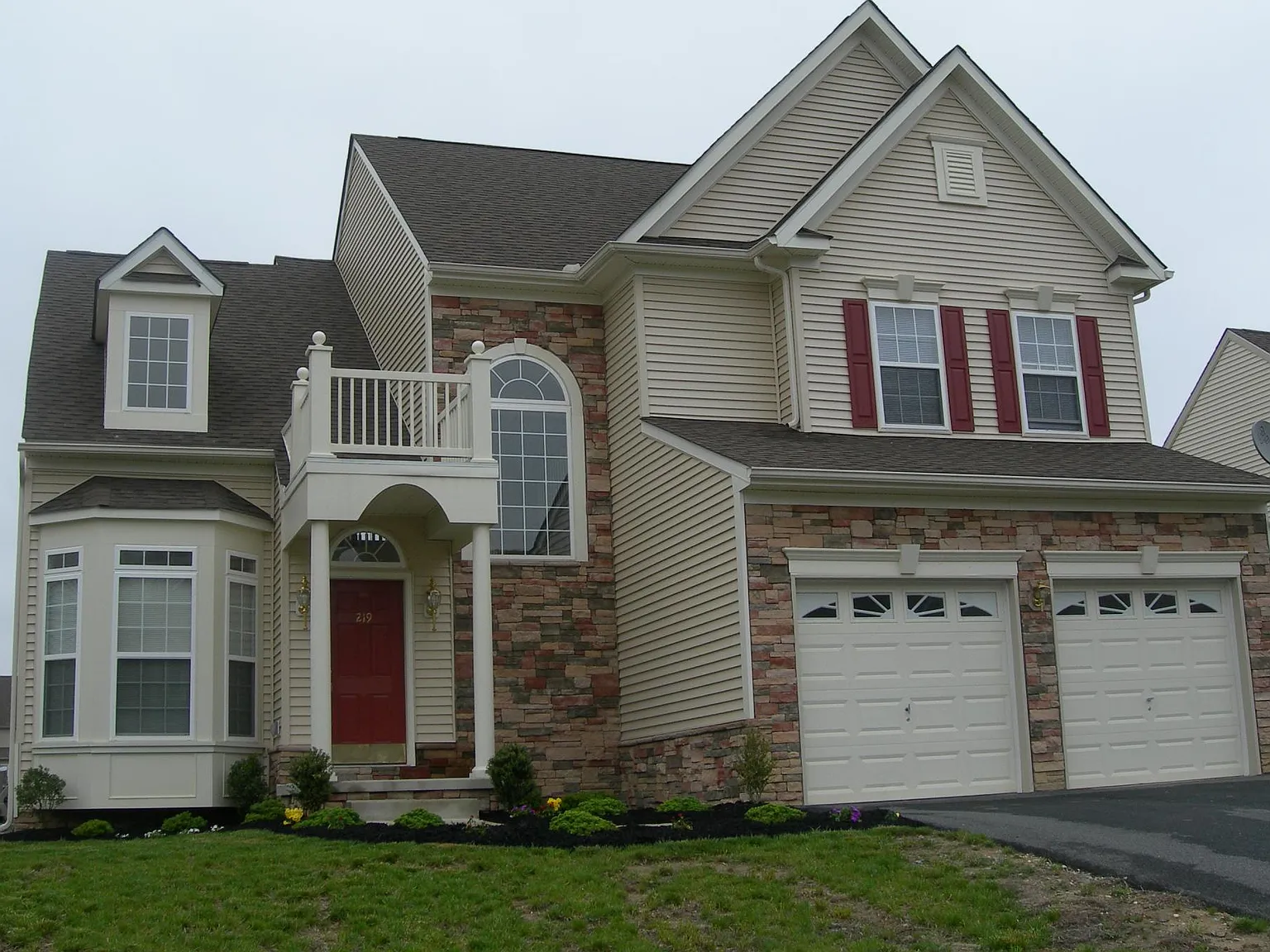 219 Topaz Circle — Photo 2