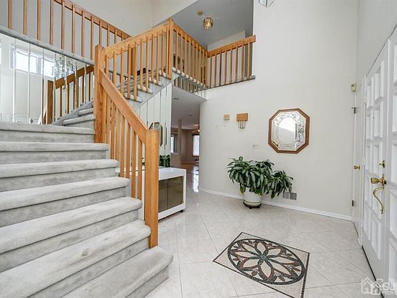 3rd image of 12 Parker Ct