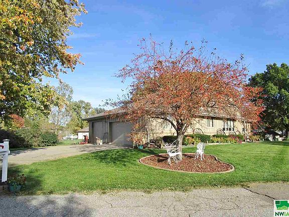 3rd image of 120 Oakmont Dr