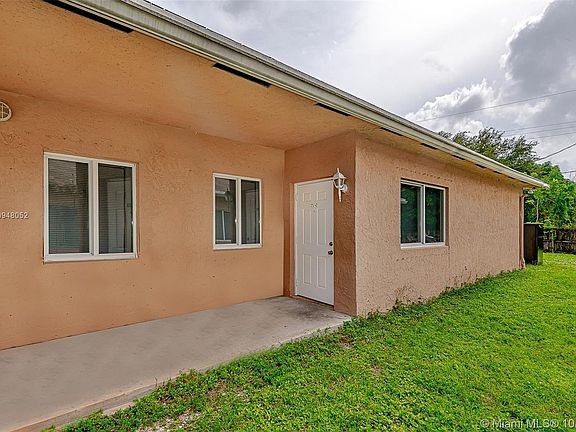 3rd image of 2512 Lincoln St #12