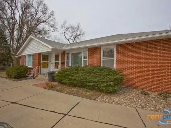 801 S 38th Street Ct, Lincoln, NE 68510