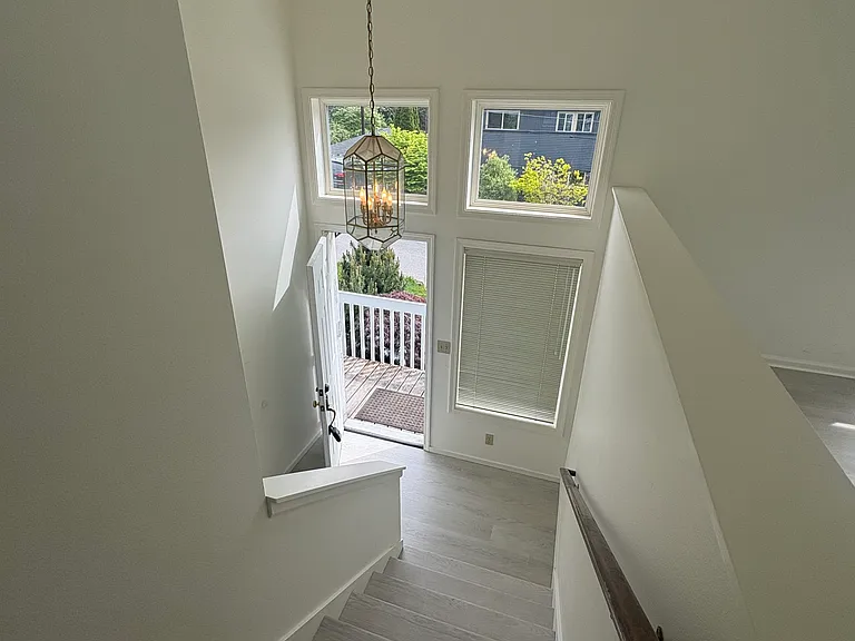 8058 Fauntleroy Way SW — Photo 2