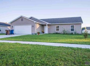 1077 Summer Grove Ln, Monroe, MI 48162