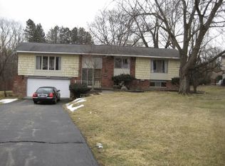 5569 Powder Horn Dr, West Bloomfield, MI