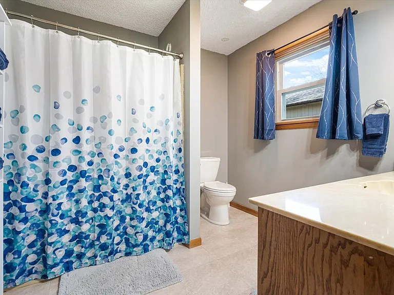 37 Churchill Dr — Photo 9