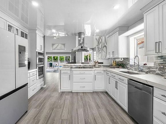 2nd image of 10330 Buena Ventura Dr