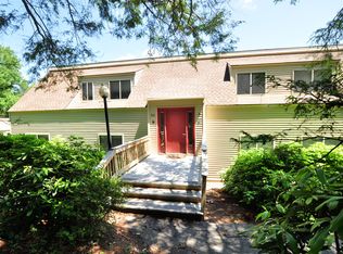 9 Carriage Dr #9, Simsbury, CT 06070