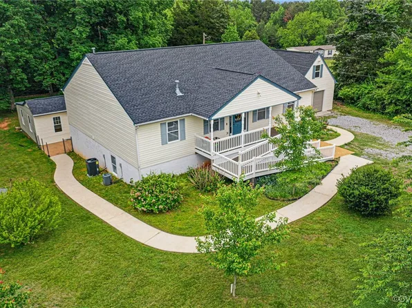 5541 Cedar Ln, Amelia Court House, VA 23002