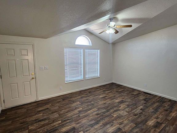 4th image of 10114 S Summer Ave