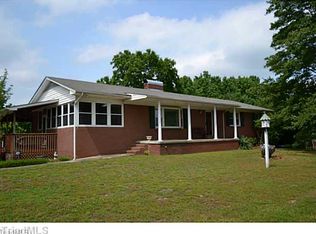 637 Ritters Lake Rd, Greensboro, NC 27406