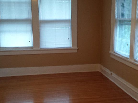 2nd image of 3502 N Knoxville Ave APT A