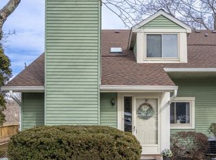 337 Green Meadow Ln, Horsham, PA 19044