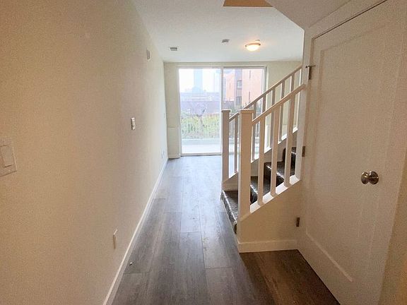 4th image of 969 Pine St #G3